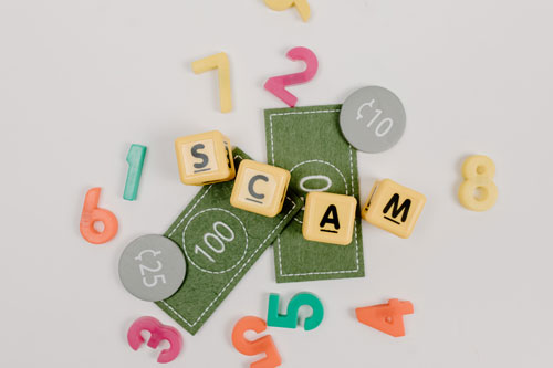 Various artistic tools for children that spell - Scam